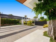 Villa for sale in Parcelas del Golf, Nueva Andalucia
