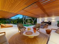 Villa for sale in Parcelas del Golf, Nueva Andalucia