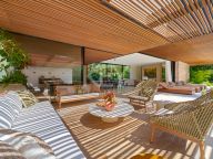 Villa for sale in Parcelas del Golf, Nueva Andalucia