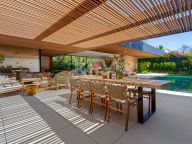 Villa for sale in Parcelas del Golf, Nueva Andalucia