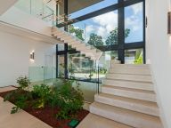 Вилла на продажу в El Herrojo, Бенахавис