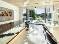 Villa en venta en La Cerquilla, Nueva Andalucia