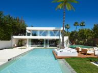 Villa en venta en Nueva Andalucia