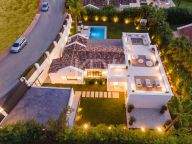 Villa for sale in Haza del Conde, Nueva Andalucia