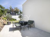 Villa for sale in Los Naranjos, Nueva Andalucia