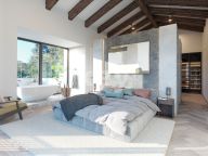 Villa en venta en El Herrojo, Benahavis