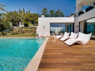 Villa for sale in Rio Real Golf, Marbella East