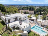 Villa for sale in Rio Real Golf, Marbella East