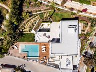 Villa for sale in Rio Real Golf, Marbella East