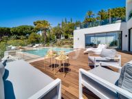 Villa for sale in Rio Real Golf, Marbella East