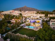Villa for sale in Aloha, Nueva Andalucia