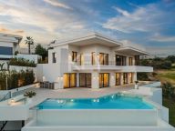 Villa en venta en La Resina Golf, Estepona