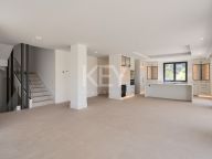 Villa en venta en La Resina Golf, Estepona