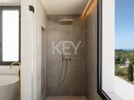 Villa en venta en La Resina Golf, Estepona
