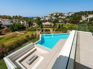 Villa en venta en La Resina Golf, Estepona
