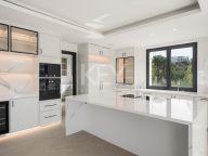 Villa en venta en La Resina Golf, Estepona