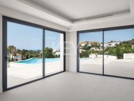 Villa en venta en La Resina Golf, Estepona