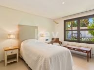 Villa for sale in La Cerquilla, Nueva Andalucia