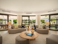 Villa for sale in La Cerquilla, Nueva Andalucia