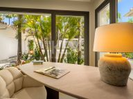 Villa for sale in La Cerquilla, Nueva Andalucia