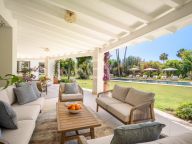 Villa for sale in La Cerquilla, Nueva Andalucia