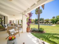 Villa for sale in La Cerquilla, Nueva Andalucia