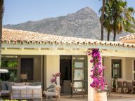 Villa for sale in La Cerquilla, Nueva Andalucia