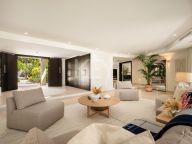 Villa for sale in La Cerquilla, Nueva Andalucia