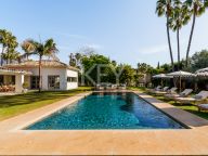 Villa for sale in La Cerquilla, Nueva Andalucia