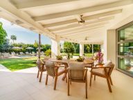 Villa for sale in La Cerquilla, Nueva Andalucia