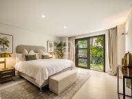 Villa for sale in La Cerquilla, Nueva Andalucia