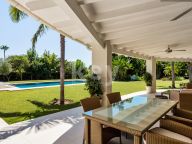 Villa for sale in La Cerquilla, Nueva Andalucia