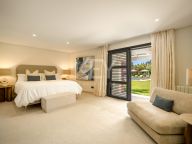 Villa for sale in La Cerquilla, Nueva Andalucia