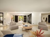 Villa for sale in La Cerquilla, Nueva Andalucia
