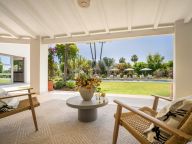 Villa for sale in La Cerquilla, Nueva Andalucia