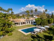 Villa for sale in La Cerquilla, Nueva Andalucia