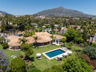 Villa for sale in La Cerquilla, Nueva Andalucia
