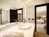 Villa for sale in La Cerquilla, Nueva Andalucia