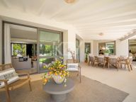 Villa for sale in La Cerquilla, Nueva Andalucia