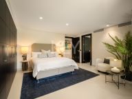 Villa for sale in La Cerquilla, Nueva Andalucia