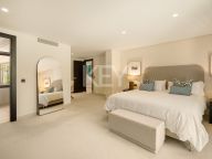 Villa for sale in La Cerquilla, Nueva Andalucia