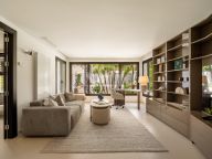 Villa for sale in La Cerquilla, Nueva Andalucia