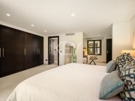 Villa for sale in La Cerquilla, Nueva Andalucia