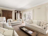 Villa for sale in Fuente del Espanto, Benahavis
