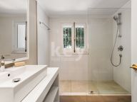 Villa for sale in Fuente del Espanto, Benahavis