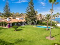 Villa for sale in Alcazaba Beach, Estepona