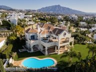 Villa for sale in La Alqueria, Benahavis