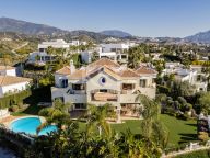 Villa for sale in La Alqueria, Benahavis