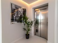 Villa for sale in Nueva Andalucia