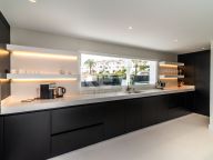 Villa for sale in Nueva Andalucia